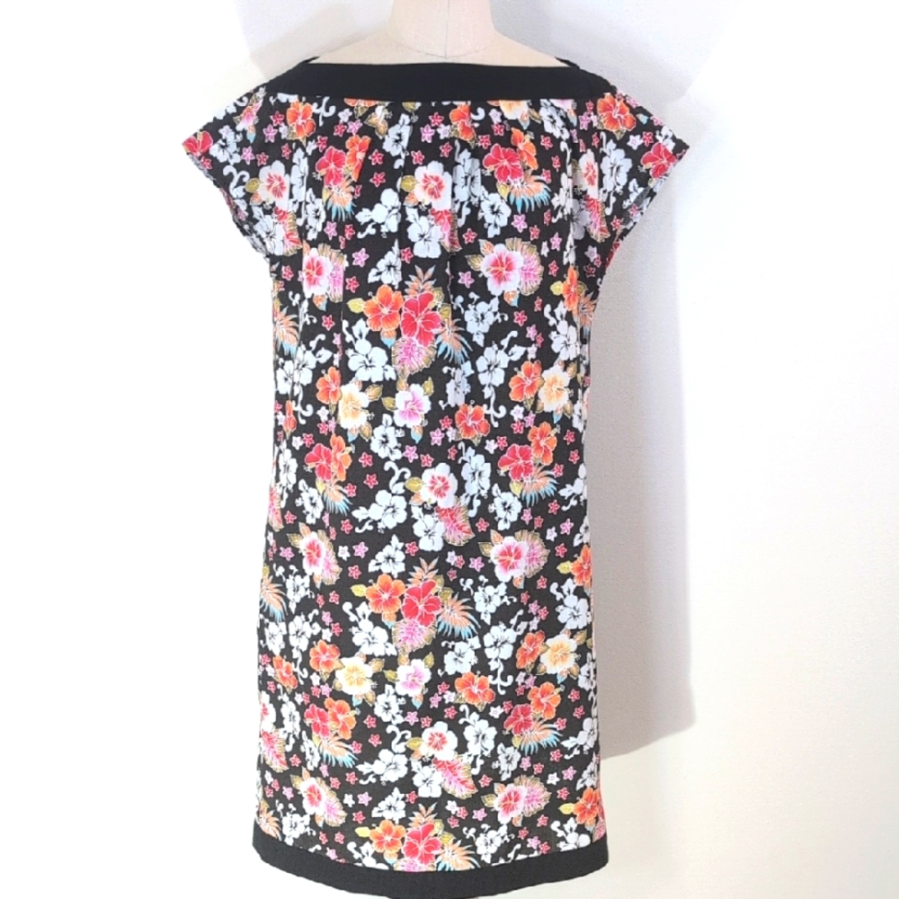 Handmade dark floral, sleeveless, zip up, scoop neck shift dress. Large